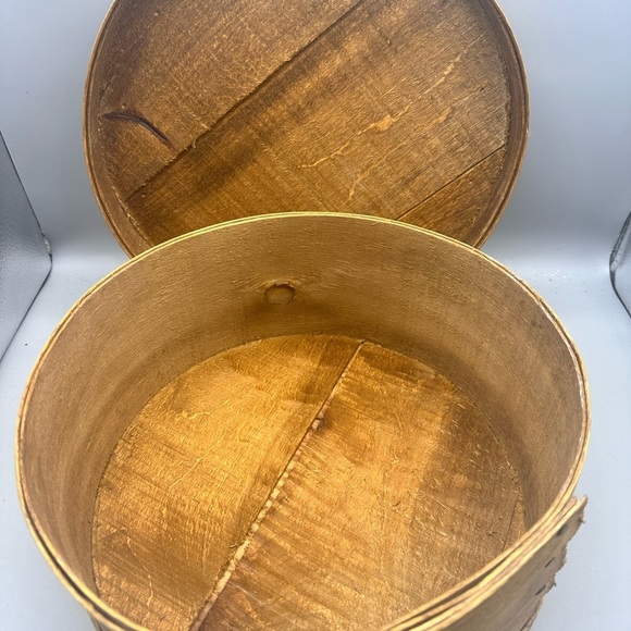 Vintage handpainted wooden cheese box - Picture 5 of 9